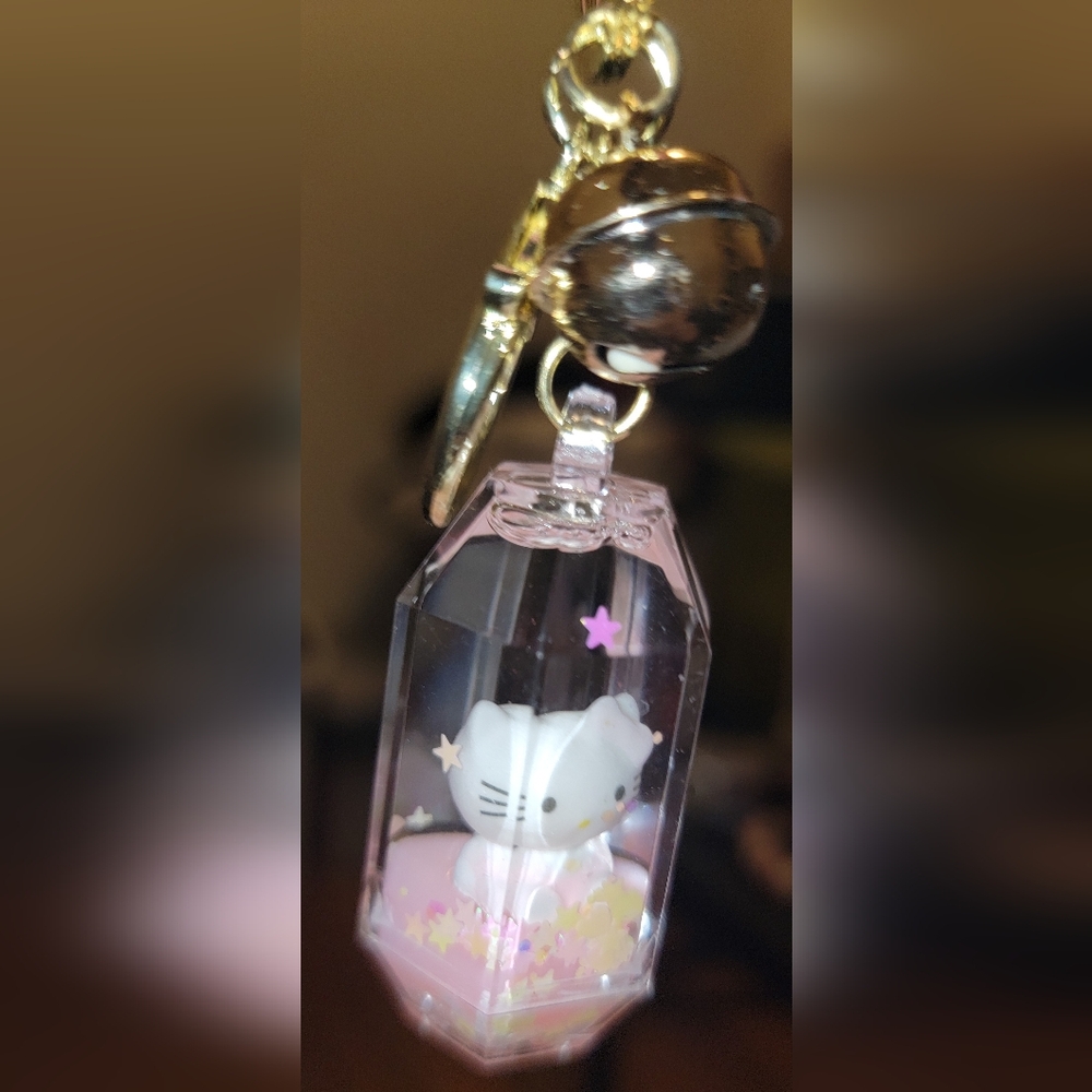 Hello Kitty Sand Keychain/Bag Charm - Picture 2 of 4